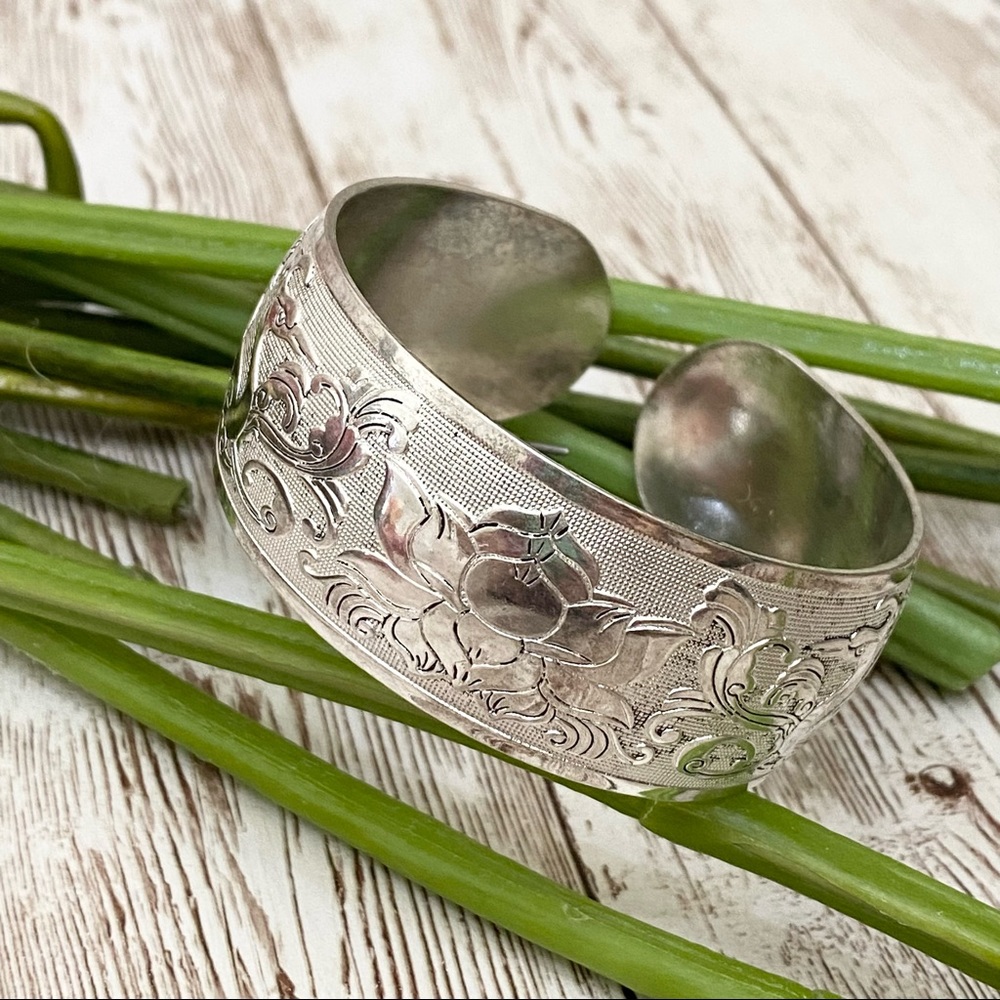 Unsigned Silver-tone Ornate Lotus Flower Peacock 1.25” Open Cuff Bangle Bracelet